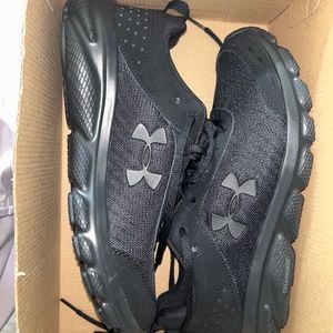 Under armour sneakers Womens charged asset 8